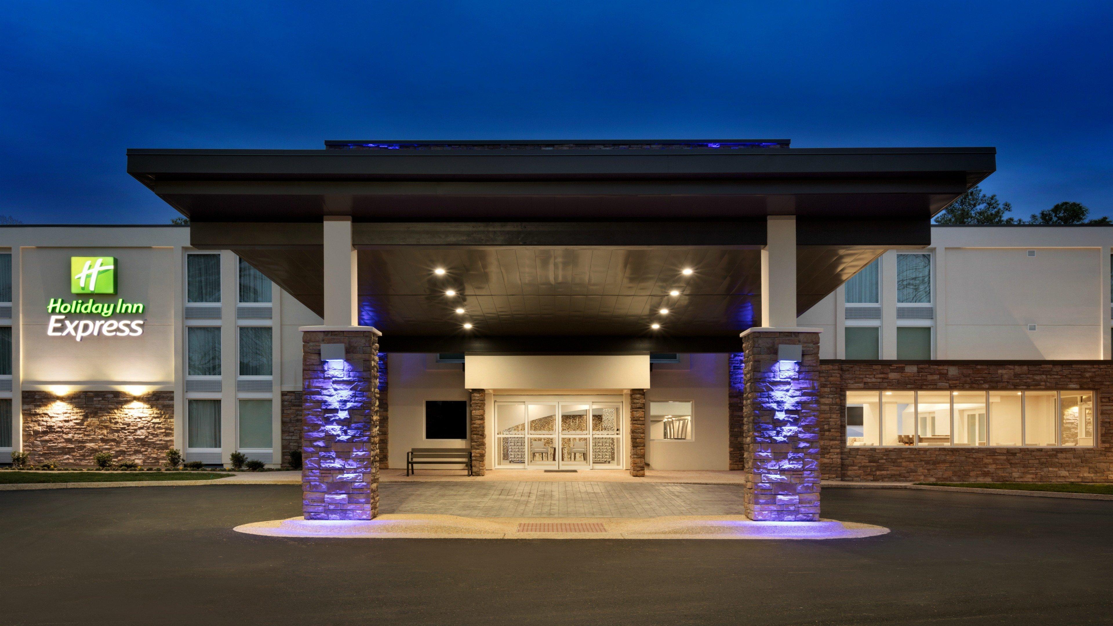 Holiday Inn Express - Williamsburg Busch Gardens Area, an IHG Hotel Exterior foto